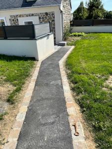 Vonkajšia záhrada v ubytovaní La petite longère