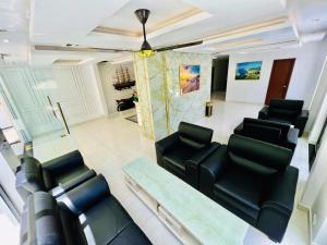 Posezení v ubytování Dương Đông Hotel