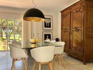 Posedenie v ubytovaní VILLA DE LA LUZ Luxury Guesthouse