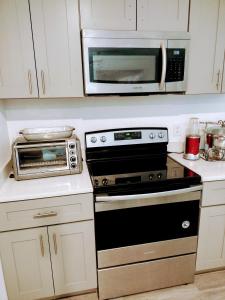 Fotografie z fotogalerie ubytování A beautiful queen bedroom v Orlandu