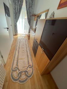 a hallway with a rug on the floor in a house at Gästewohnung in Halle an der Saale