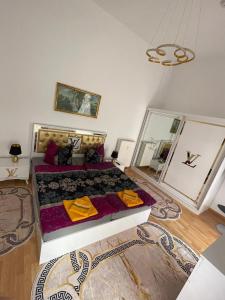 a bedroom with a large bed and a mirror at Gästewohnung in Halle an der Saale