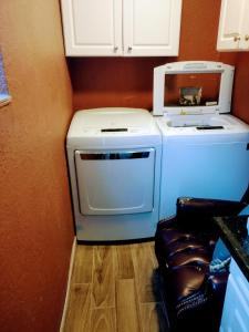 a washer and dryer in the corner of a kitchen at Beautiful large bedroom in Orlando