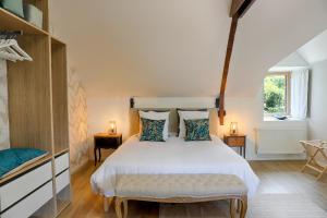 Ein Bett oder Betten in einem Zimmer der Unterkunft Chambre d’hôtes Douce Heure de Chêne