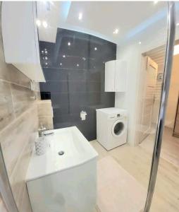 Ένα μπάνιο στο Cracow NOVUM Apartment Downtown 4 persons