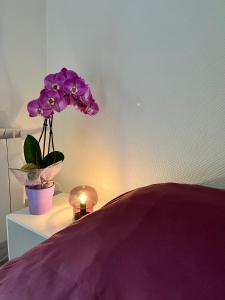 Posteľ alebo postele v izbe v ubytovaní Cassis - Studio terrasse - Centre Dijon BSB Jouvence