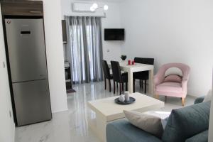 a living room with a couch and a table at Drebos Apartments in Lazaráta