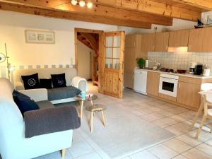 Kuchyň nebo kuchyňský kout v ubytování Ferienwohnung 3 im Böhler Haubarg + 23 fotografií