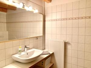 Phòng tắm tại Ferienwohnung 3 im Böhler Haubarg