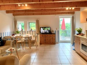 Kuchyň nebo kuchyňský kout v ubytování Ferienwohnung 2 im Böhler Haubarg + 22 fotografií