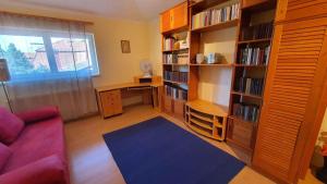Knižnica v apartmáne