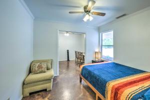 Voodi või voodid majutusasutuse Charming Home Less Than 10 Mi to Sequoia Natl Park! toas