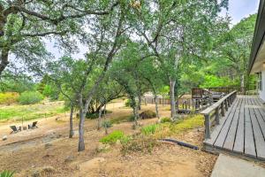 Aed väljaspool majutusasutust Charming Home Less Than 10 Mi to Sequoia Natl Park!