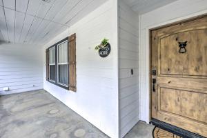 Foto sihtkohas Three Rivers asuva majutusasutuse Charming Home Less Than 10 Mi to Sequoia Natl Park! galeriist