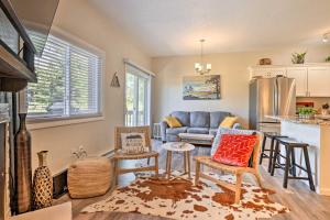 Keystone Condo with Patio and Mountain Views!的厨房或小厨房