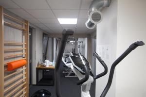 Fitness centrum a/nebo fitness zařízení v ubytování Lorraine Hôtel Nancy Ouest - Laxou