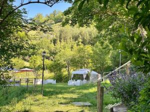 a garden with a gazebo in the grass at Il Borghetto di Pedana- in Città di Castello