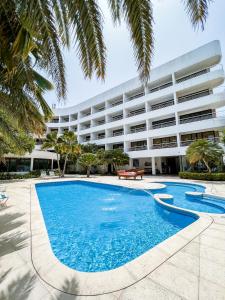 Majoituspaikassa Hotel California Playa El Yaque tai sen lähellä sijaitseva uima-allas