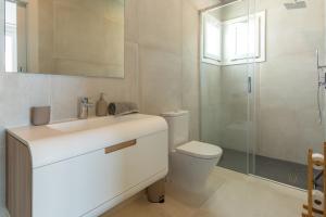 Kúpeľňa v ubytovaní 394921 - WONDERFUL SEMI DETACHED VILLA
