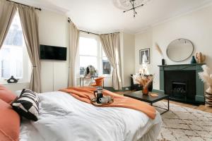 Photo de la galerie de l'établissement NEW LUXURY for 2022 - Central Plymouth House - Sleeps 10 - Access to Plymouth Hoe - Close to The Barbican - Pets welcome - By Luxe Living, à Plymouth
