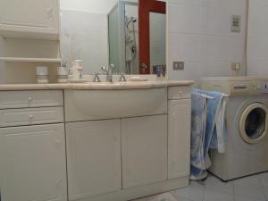 Ein Badezimmer in der Unterkunft la casa di betty