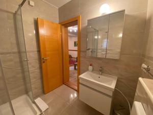 Ένα μπάνιο στο Hotel Berr +137 φωτογραφίες