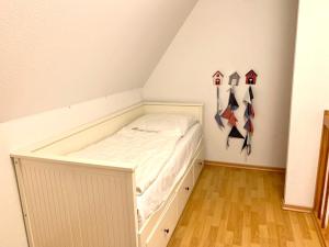 Un ou plusieurs lits dans un hébergement de l'établissement Ferienwohnung 6 im Böhler Haubarg