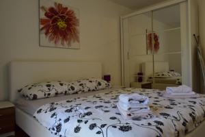 Posteľ alebo postele v izbe v ubytovaní Apartments Sunshine & Smile