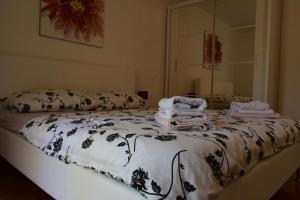 Posteľ alebo postele v izbe v ubytovaní Apartments Sunshine & Smile
