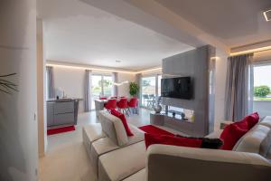 Televízia a/alebo spoločenská miestnosť v ubytovaní Magic Luxury Apartments