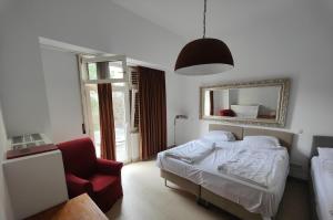 Postel nebo postele na pokoji v ubytování Wasserturm Hotel Mannheim