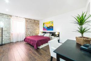 Televízia a/alebo spoločenská miestnosť v ubytovaní Aparment Lila