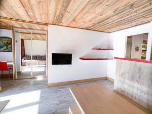 Gallery image of Studio Tignes, 2 pièces, 4 personnes - FR-1-502-156 in Tignes