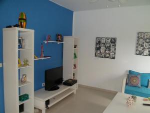 Una televisión o centro de entretenimiento en Villa Alcudia Smir beaches