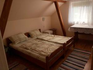 Säng eller sängar i ett rum på Balázs Vendégház
