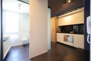 Kuchyň nebo kuchyňský kout v ubytování Apartment F