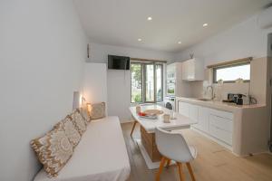 Billede fra billedgalleriet på LE PETIT Ενα μικρό αλλά όμορφο σπίτι i Stení