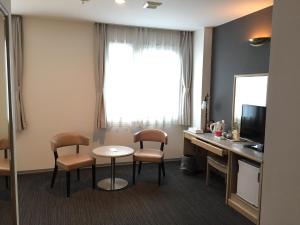 TV a/nebo společenská místnost v ubytování Chisun Hotel Kamata