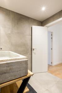 A bathroom at Lujo, comodidad y espacio Gijon centro Még 37 kép