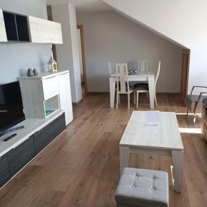 Telewizja i/lub zestaw kina domowego w obiekcie Los Casares