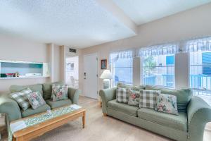 Gallery image of Madeira Beach Yacht Club 215F, 2 Bedrooms, Pool Access, Spa, WiFi, Sleeps 6 in St. Pete Beach