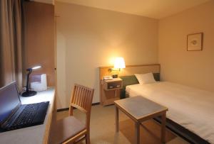 Postel nebo postele na pokoji v ubytování Odakyu Station Hotel Hon-Atsugi