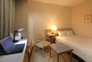 Postel nebo postele na pokoji v ubytování Odakyu Station Hotel Hon-Atsugi