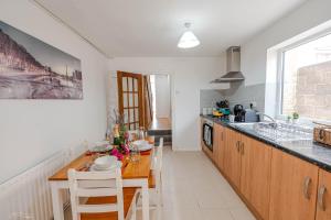 Gallery image of Cheerful 4 bedrooms home 8 mn to train station in Plumstead