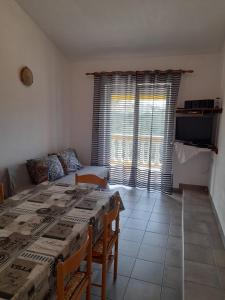 Kuchyňa alebo kuchynka v ubytovaní Apartman Toni 3