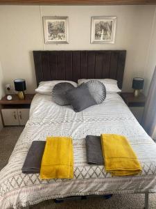 Katil atau katil-katil dalam bilik di Amazing Holiday Home , Cockermouth, Lake District