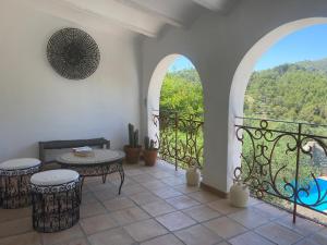 The swimming pool at or close to CASA NICOLE Naturaleza, Montañas y Piscina Privada en Alicante