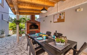 a dining room with a table and a fireplace at Beautiful Home In Lovorno With 4 Bedrooms, Wifi And Outdoor Swimming Pool in Lovorno