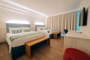 Cama ou camas em um quarto em Hot Beach Resort