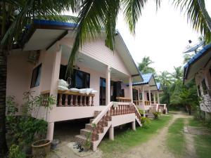 Gallery image of Chaiwat Resort in Laem Sing